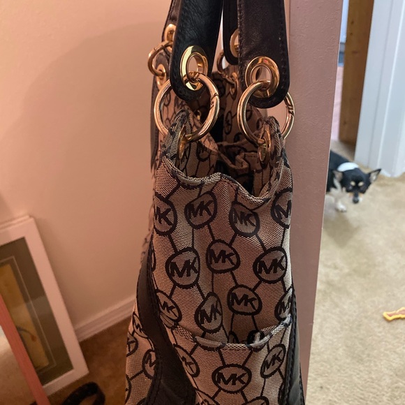 Michael Kors purse - Picture 3 of 6